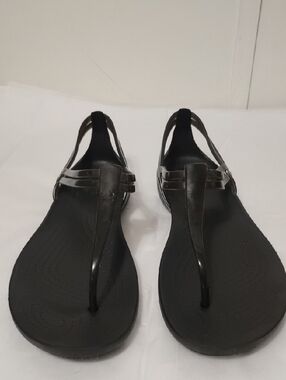 CROCS Black T-Strap Women's Sandals